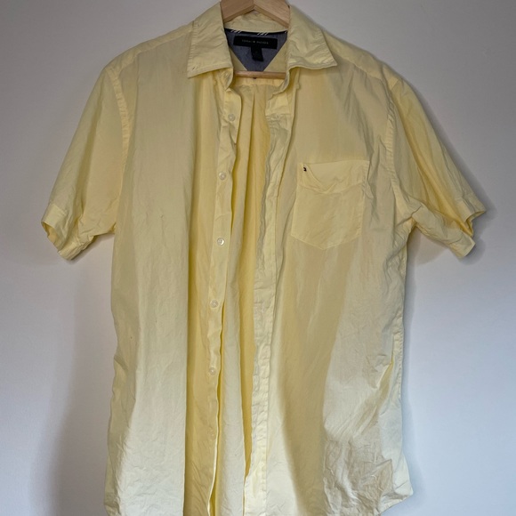 ✿ Tommy Hilfiger Butter Yellow Button Down Size M - Picture 1 of 4